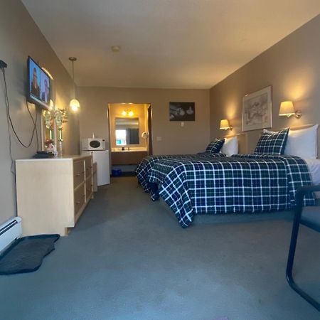 Ranchland Inn Nanton Экстерьер фото