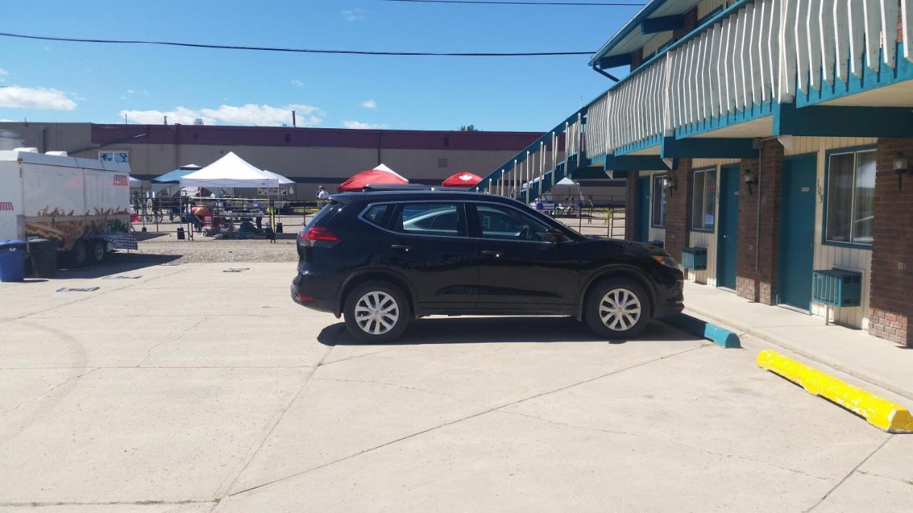 Ranchland Inn Nanton Экстерьер фото