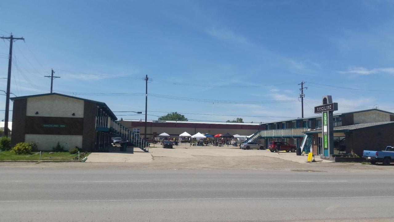 Ranchland Inn Nanton Экстерьер фото