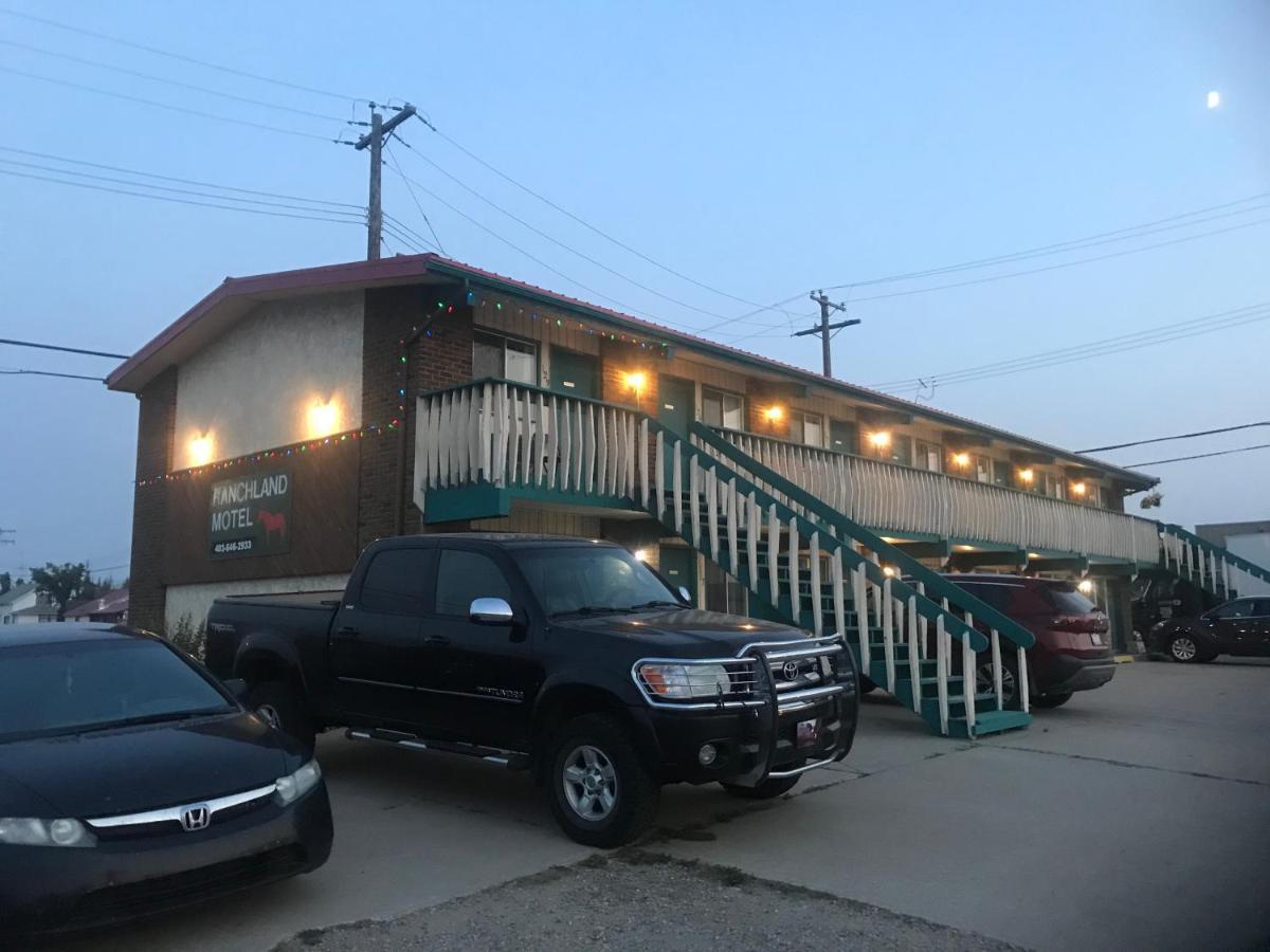 Ranchland Inn Nanton Экстерьер фото