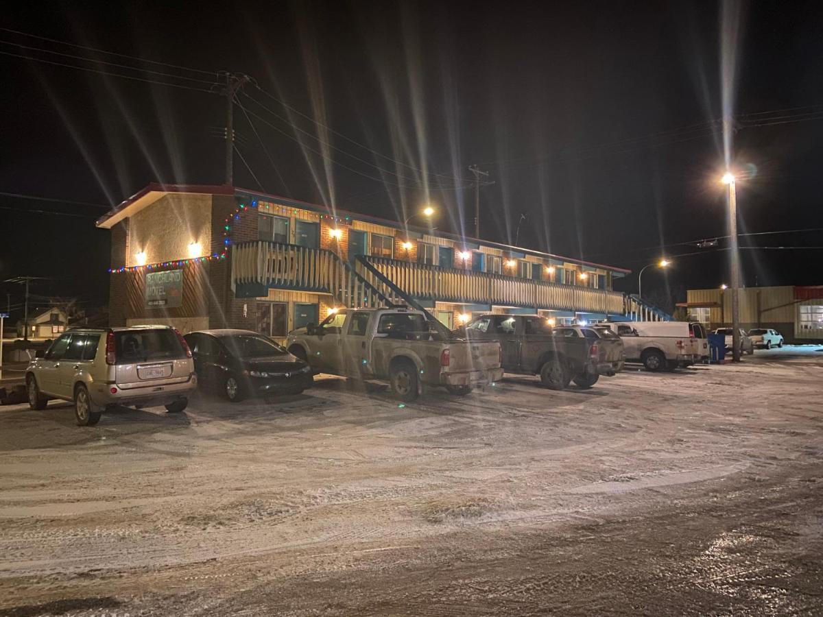 Ranchland Inn Nanton Экстерьер фото