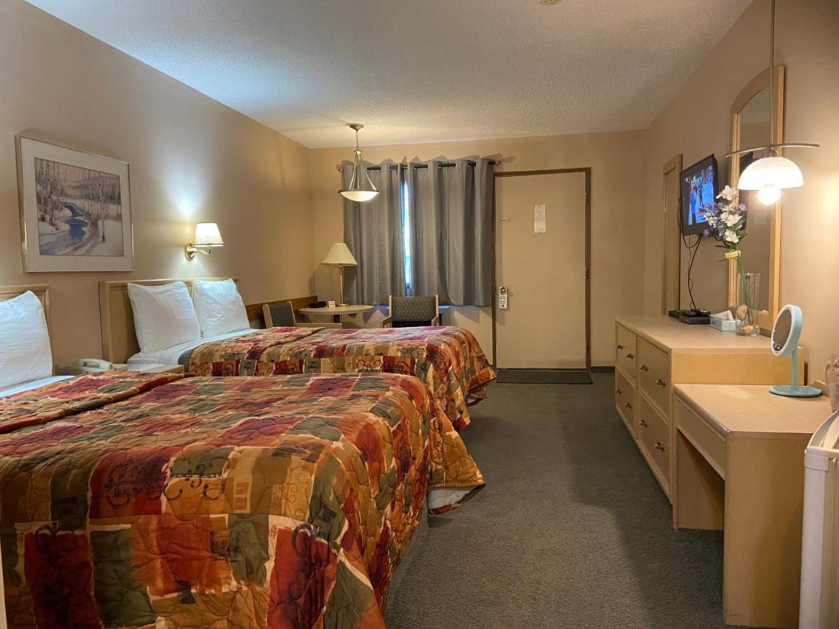 Ranchland Inn Nanton Экстерьер фото