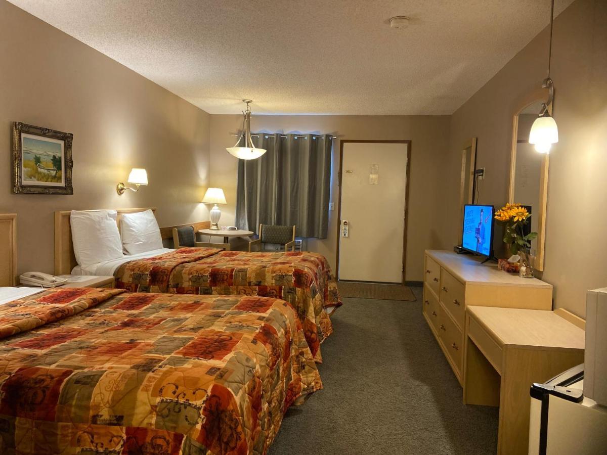Ranchland Inn Nanton Экстерьер фото