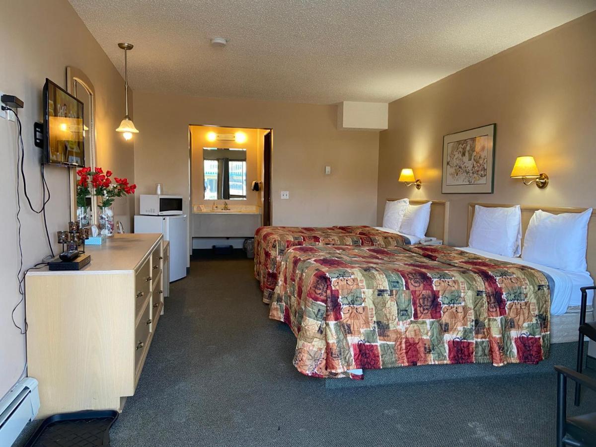 Ranchland Inn Nanton Экстерьер фото