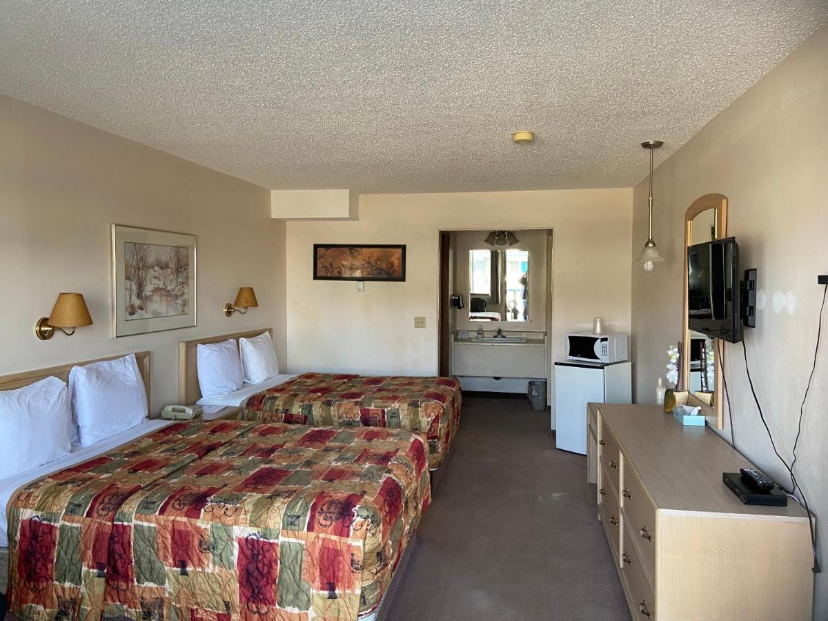 Ranchland Inn Nanton Экстерьер фото