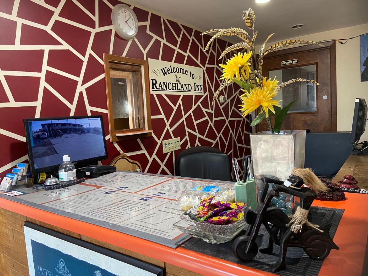 Ranchland Inn Nanton Экстерьер фото