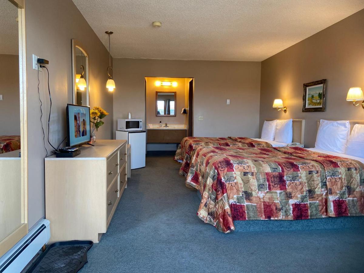 Ranchland Inn Nanton Экстерьер фото