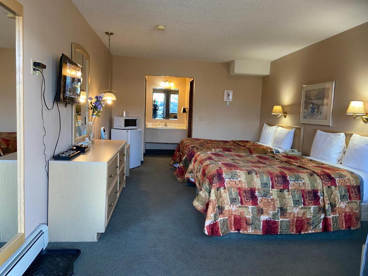 Ranchland Inn Nanton Экстерьер фото