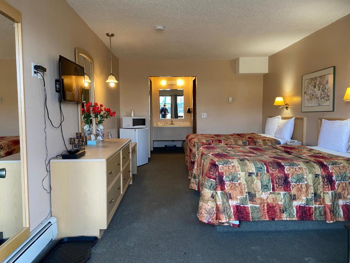 Ranchland Inn Nanton Экстерьер фото