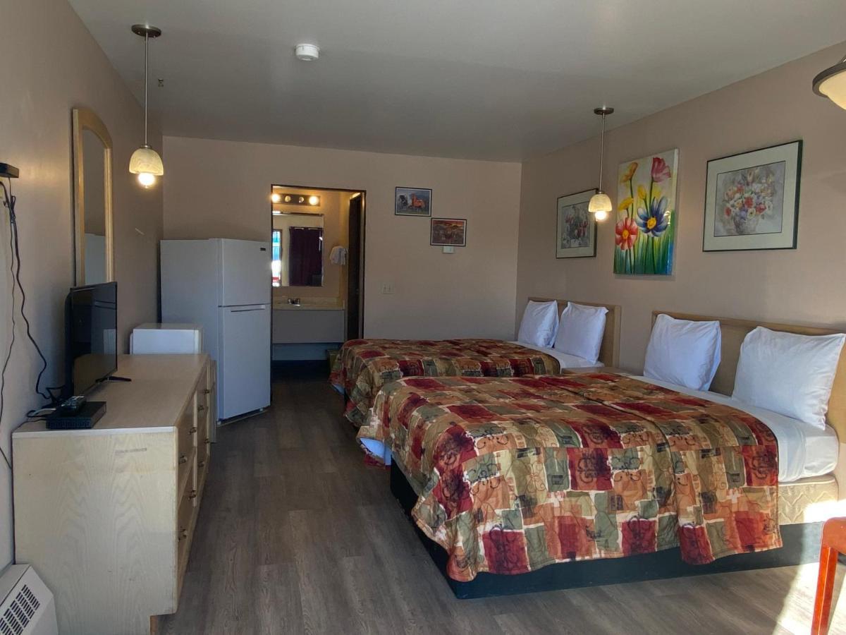 Ranchland Inn Nanton Экстерьер фото