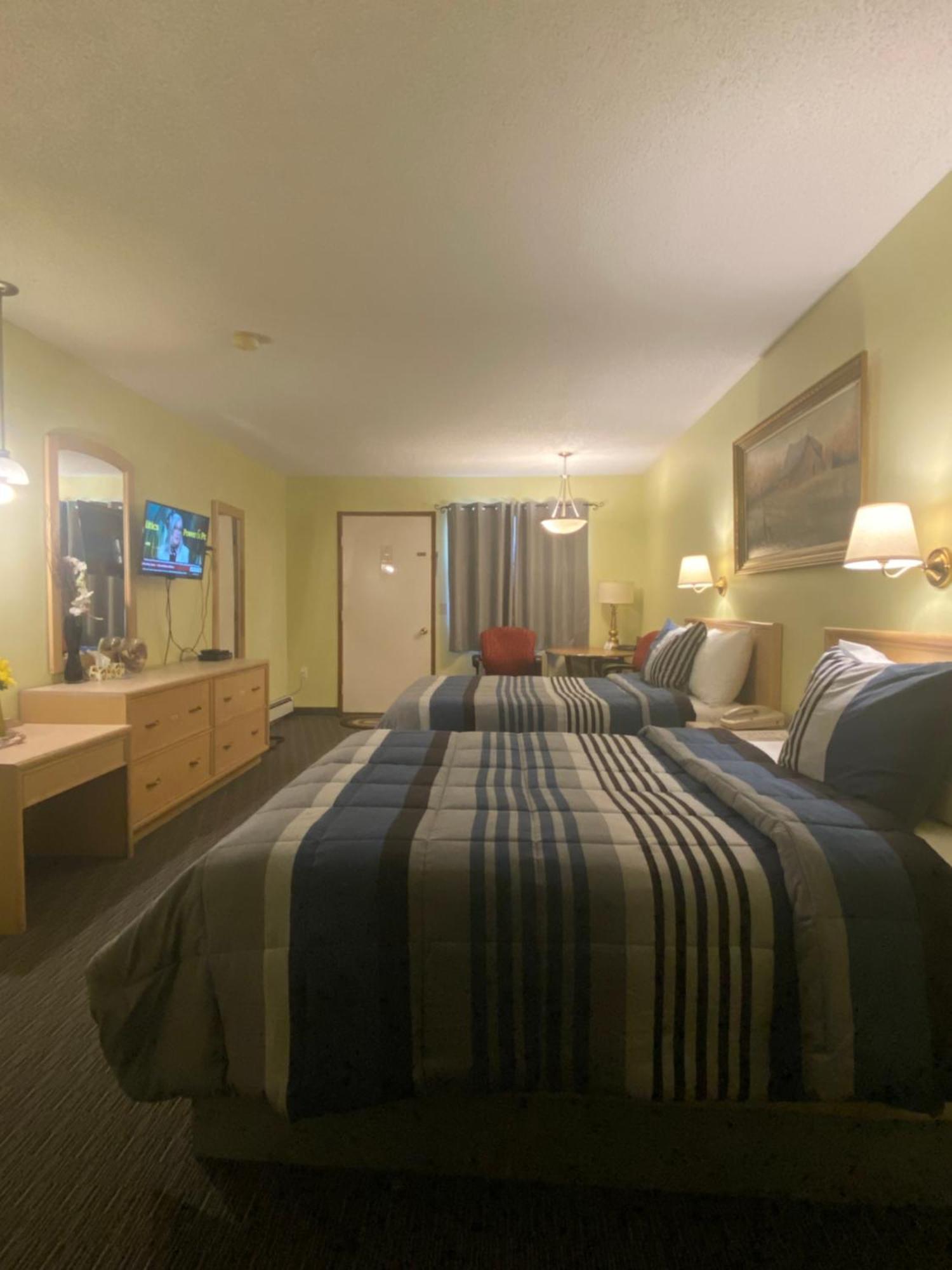 Ranchland Inn Nanton Экстерьер фото
