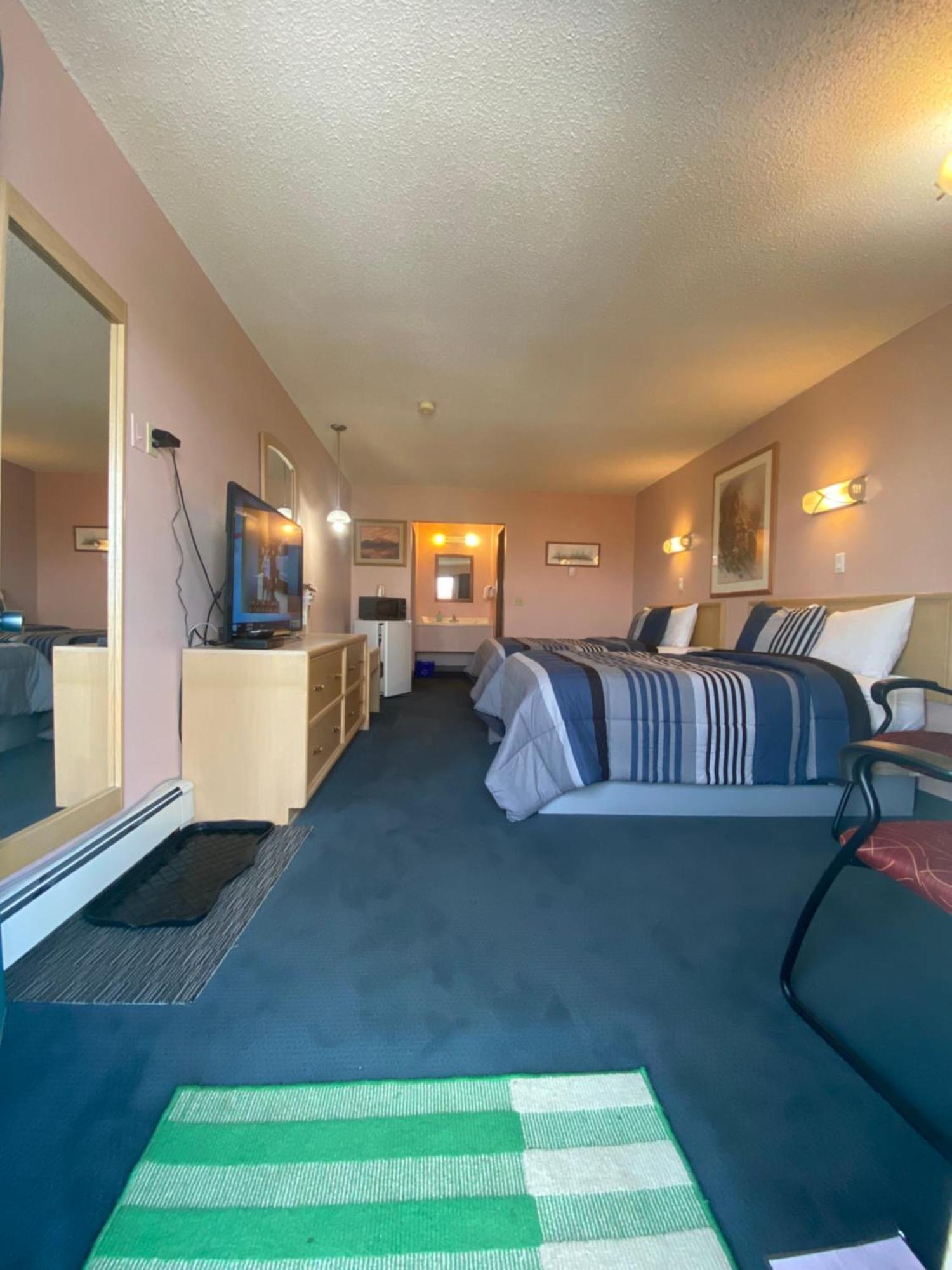 Ranchland Inn Nanton Экстерьер фото