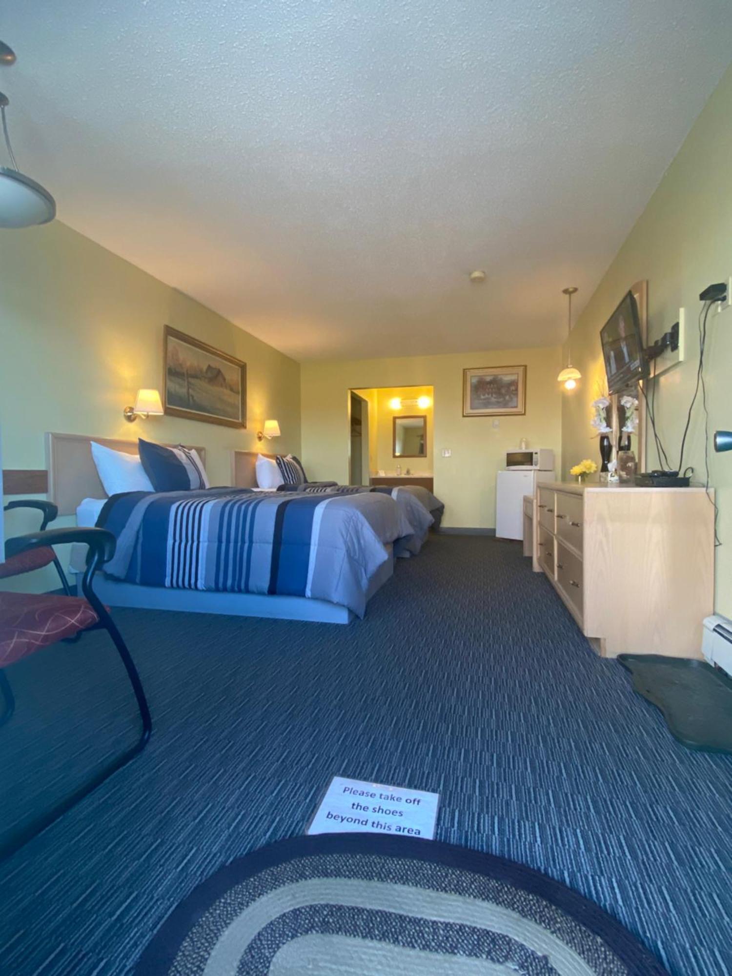 Ranchland Inn Nanton Экстерьер фото