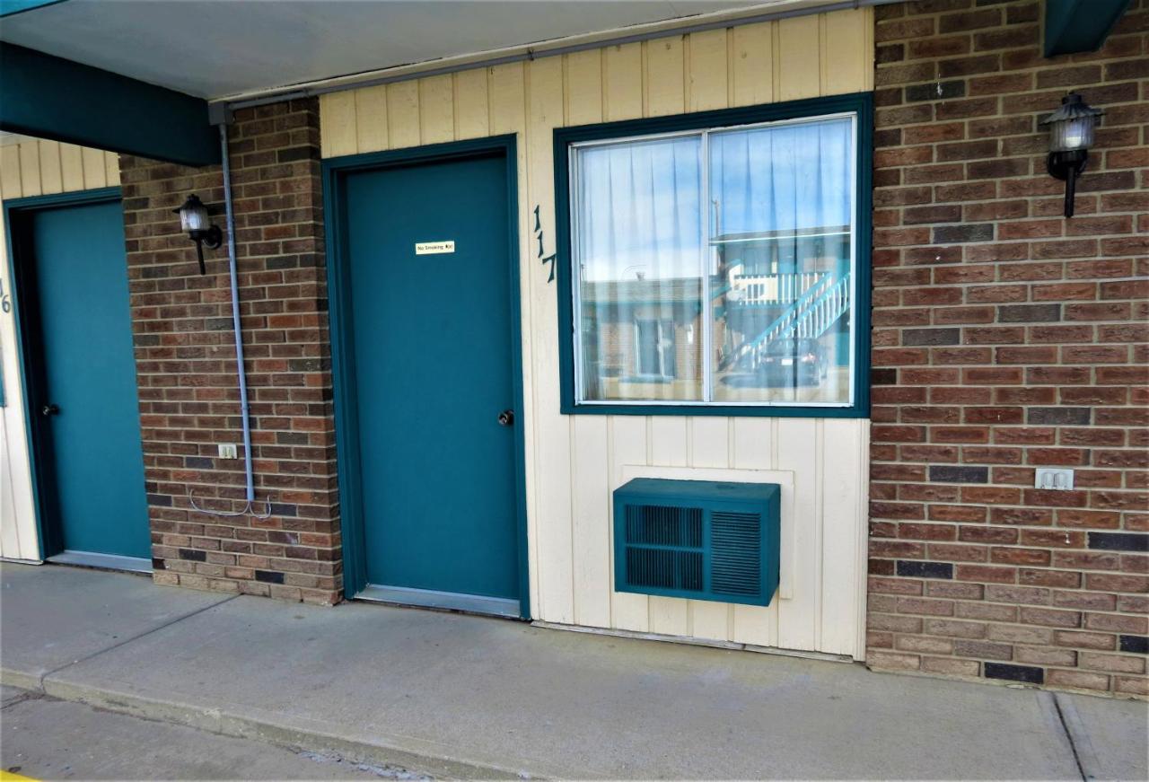 Ranchland Inn Nanton Экстерьер фото